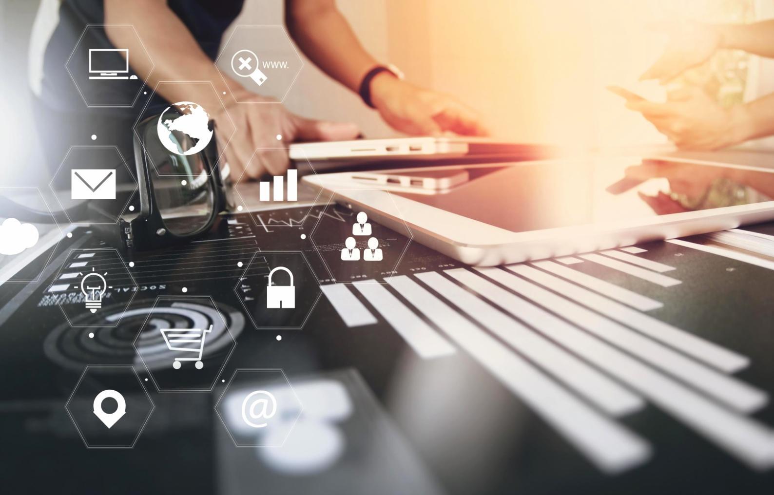 Team di istruttori qualificati durante sessione di coordinamento didattico